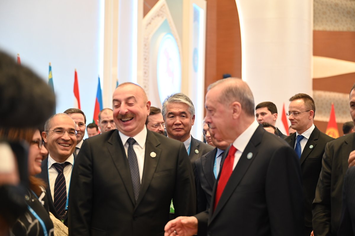 SultanRaev's tweet photo. Yoğun ve verimli geçen Zirve hepimizin akıllarında unutulmaz hatıralar bıraktı. 

Yaşasın Türk Dünyası, Yaşasın Türk Birliği! 
🇦🇿🇰🇿🇰🇬🇺🇿🇹🇷🇹🇲🇭🇺 https://t.co/VBadmGnyX3