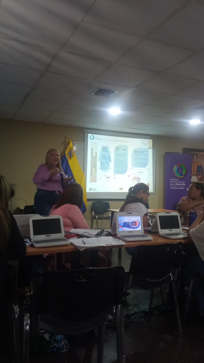 Continuamos en formación en pro del Observatorio de la Calidad Educativa en Venezuela 🇻🇪 #Caracas presente con el equipo de @ZonaEducCaracas siguiendo las orientaciones de directora de zona <a href="/gracielamarilis/">Graciela Rapisarda</a> y las líneas de nuestra min <a href="/_LaAvanzadora/">Yelitze Santaella</a> <a href="/NicolasMaduro/">Nicolás Maduro</a> @MPPEDUCACION
