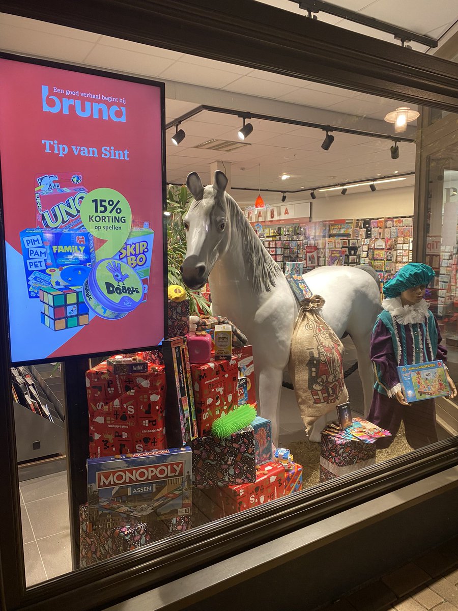 Heb jij het paard al gespot in de etalage? 

Bij Warenhuis Vanderveen zijn wij helemaal klaar voor de komst van de Sint en zijn Pieten, op zaterdag 12 november in Assen. 

#warenhuisvanderveen #vanderveen #assen #sinterklaas #sinterklaasfeest #winkelen #echtallesonderééndak