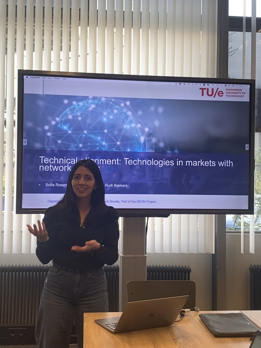Today our PhD Sofia Rosero Abad presented on the obstacles &amp; opportunities of #standardization. In the context of the #EnergyTransition this raises the question of how to integrate new technologies in an incumbent system. Follow <a href="/neonresearchNL/">NeonResearchNL</a> or reach out to Sofia for more info