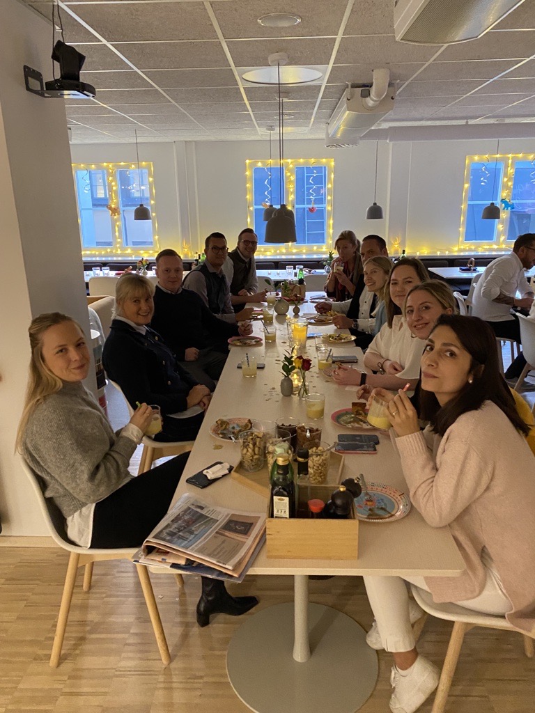 ltm_ofcl's tweet photo. Diwali done right with lit-up decor, Indian delicacies, and togetherness! It was a celebration of the Indian festival of lights and the 3-year anniversary of our strategic partnership with @HoistFinance at their Sweden office.

#LetsSolve #Sweden https://t.co/n2BYDP4z9f