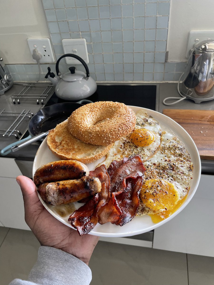 LangaMav's tweet photo. When UberEats says ‘no couriers available’ then I cook. https://t.co/fQpsUPmoLE