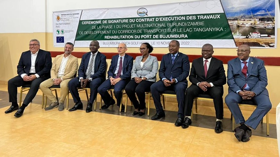 Ikiriho's tweet photo. 🇧🇮🇪🇺 Appuyé par ses PTF, le #Burundi multiplie ses efforts en vue de booster les activités au Port de #Bujumbura.
✍️Hier jeudi, fut signé un contrat d'exécution des travaux de réhabilitation de ce port avec @MinCommerce, @FinancesBdi, @MielsBurundi et #AMPF; #UE et @AfDB_Group https://t.co/ThPlKoATpu