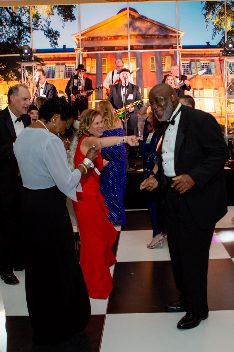 CofCalumni's tweet photo. Last chance for Awards Gala tickets! Join us and dance the night away to the Men of Distinction at the Alumni Awards Gala next Saturday, November 19. Tickets are selling out quickly and sales end this Sunday, Nov. 13. Get 🎟: https://t.co/4LO4SuH3cD #FallAlumniWeekend https://t.co/bfTU1S49GS