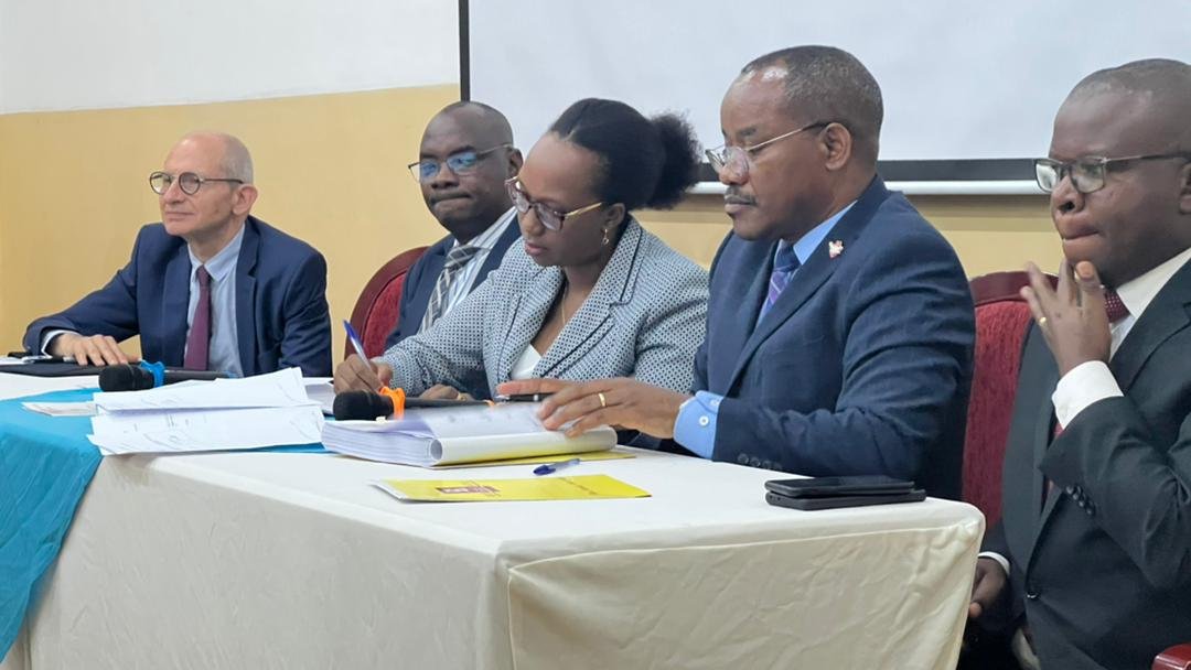 Ikiriho's tweet photo. 🇧🇮🇪🇺 Appuyé par ses PTF, le #Burundi multiplie ses efforts en vue de booster les activités au Port de #Bujumbura.
✍️Hier jeudi, fut signé un contrat d'exécution des travaux de réhabilitation de ce port avec @MinCommerce, @FinancesBdi, @MielsBurundi et #AMPF; #UE et @AfDB_Group https://t.co/ThPlKoATpu
