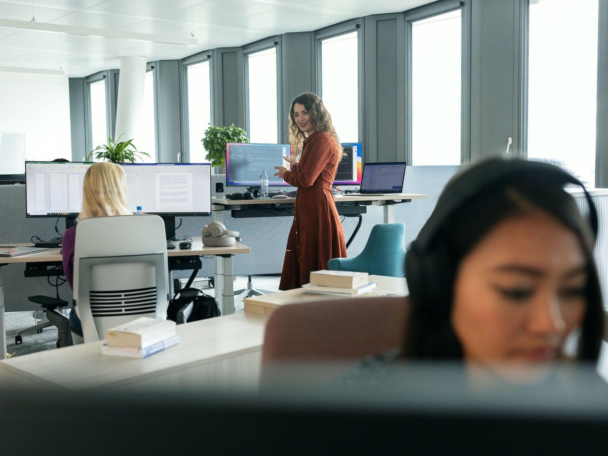 Lifeattrivago's tweet photo. Whether our talents want to focus, have a productive brainstorming session, or just an informal chat, our campus offers everything from open office spaces with different desk setups to creatively themed meeting rooms, inviting collaboration spaces, and our beloved Barista Bar ✨ https://t.co/xUFYHePO3K