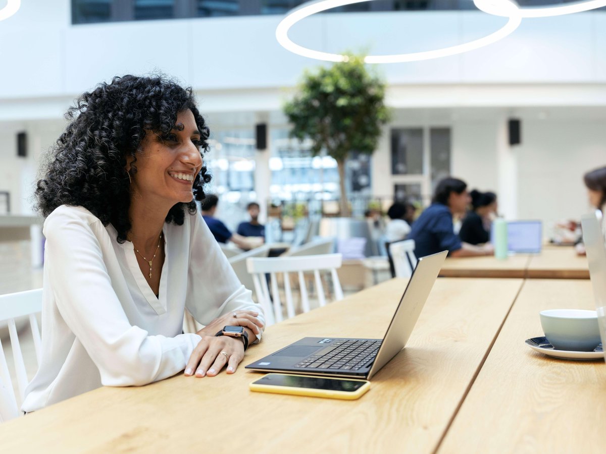 Lifeattrivago's tweet photo. Whether our talents want to focus, have a productive brainstorming session, or just an informal chat, our campus offers everything from open office spaces with different desk setups to creatively themed meeting rooms, inviting collaboration spaces, and our beloved Barista Bar ✨ https://t.co/xUFYHePO3K
