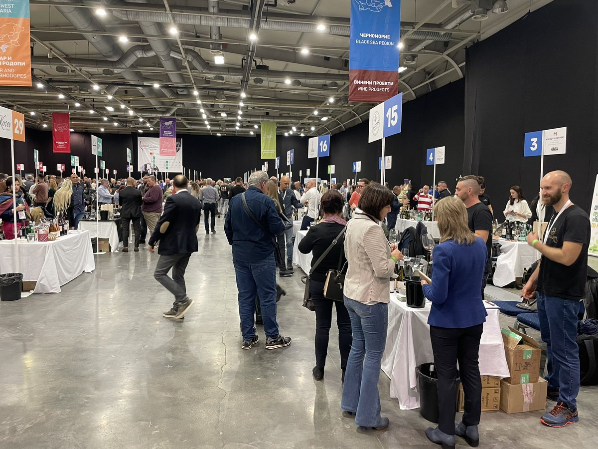 Ако се чудите с какво да почнете петък вечер- ВИНО! Интер експо център Дивино тейст 2022