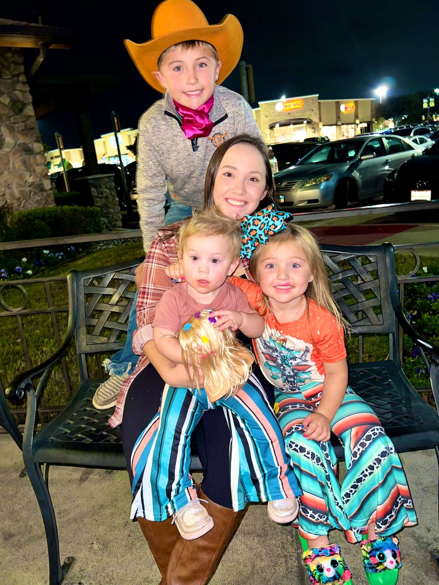 HAPPY BIRTHDAY KACTUS JO❤️ 
Sissy and baby hadlee love you❤️