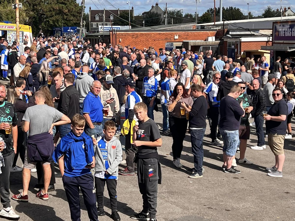 📢 With a good weather forecast and the return to <a href="/SkyBetLeagueOne/">Sky Bet League One</a> football this weekend, why not check out the <a href="/Official_BRFC/">Bristol Rovers</a> Fanzone from 12.30pm tomorrow!🌤️🍺🎸⚽️

🎸 Live Music 
🍺  2 x Bars
🍔 The Gas Grill
🇯🇲   Jerk King
☕️ <a href="/PerkyMeerkat/">Perky Meerkat</a> coffee
🍩 Churros/Doughnuts

#UTG