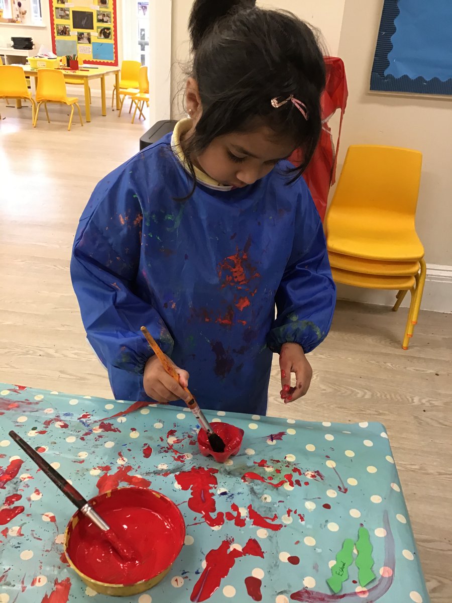 StainesPrepNurs's tweet photo. #StainesPrepSunflowers have been learning all about #Remembrance day! We have created our own poppies using plastic bottles. #StainesPrepEarlyYears #StainesPrepRespect https://t.co/NUcQS49HwR
