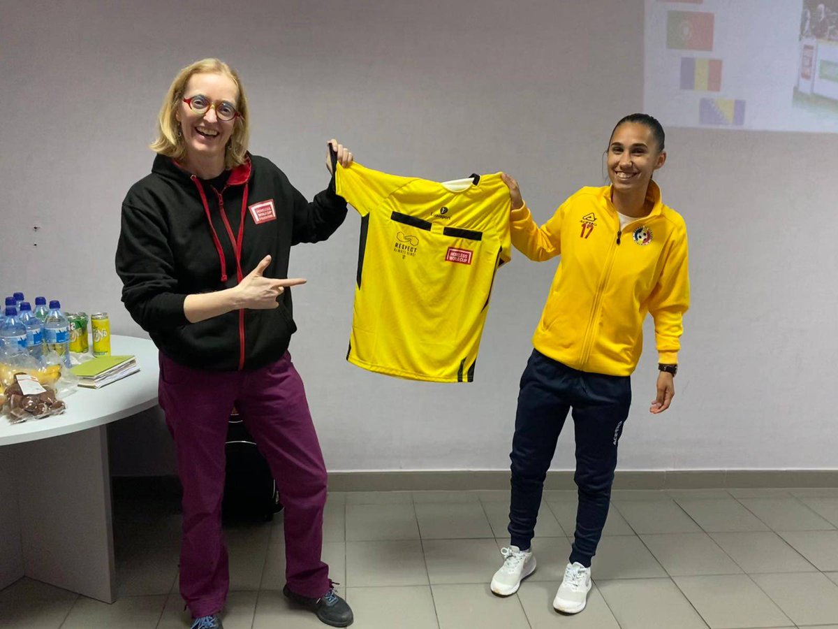 homelesswrldcup's tweet photo. This afternoon's referee course is led by HWC referee Nuno Mendes from Portugal ๐ต๐น
Diana, a player from Romania, is among 10 others taking part in today's trainers of trainers โฝ๏ธ
#MoreThanAGame #PlayForHome @UEFA https://t.co/sPpykGETB1