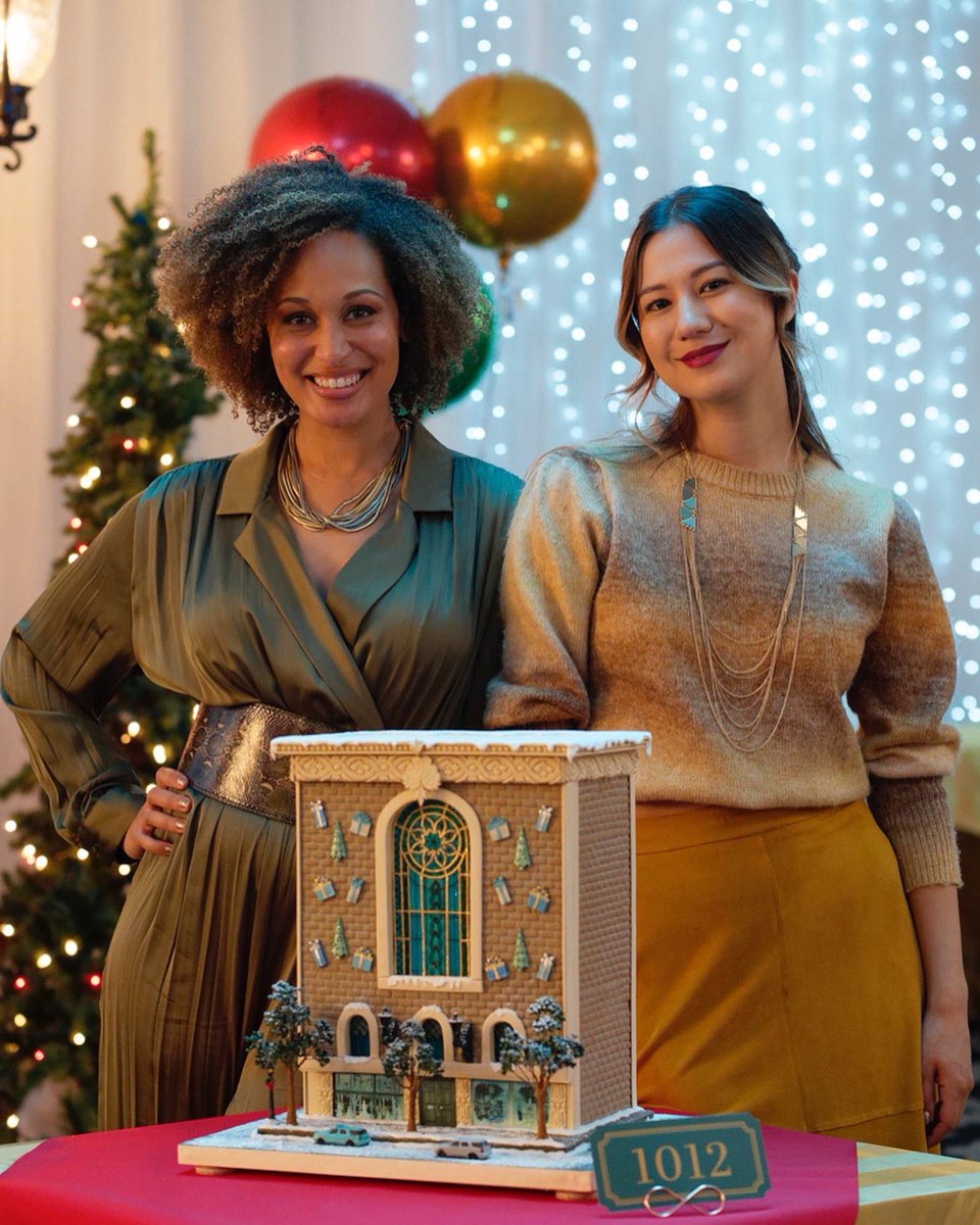 KyanaTeresa's tweet photo. Stream today on @discoveryplus 🎄👩🏽🍳🌈
Watch my hot wife and I serve up some gingerbread realness while we try to win $100,000 and maybe just maybe mend the ties of a broken friendship in time for the holidays.
#GingerbreadChristmas https://t.co/1hsLl8JbDr
