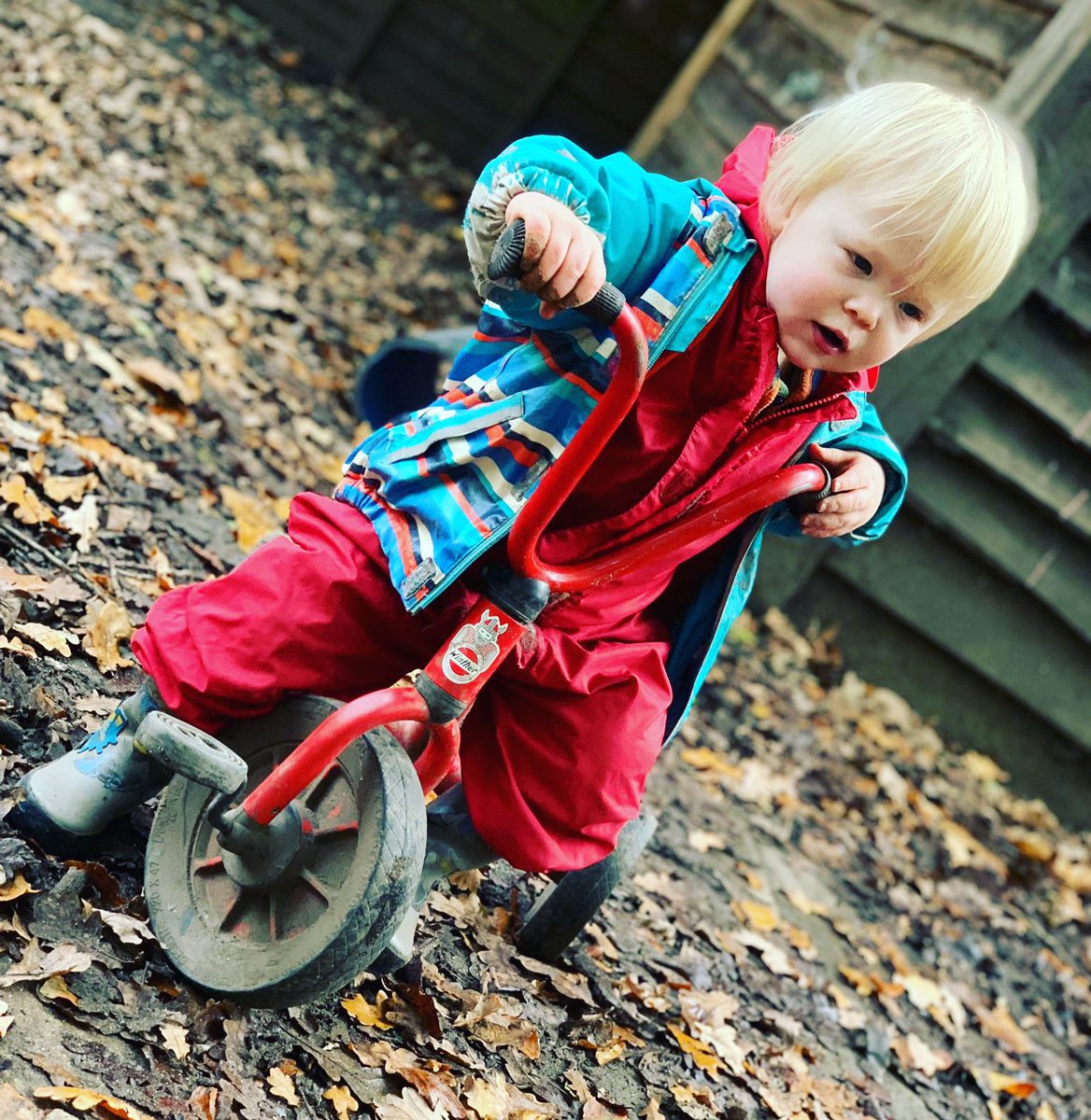kidventures_pre's tweet photo. We champion getting kids outside whatever the time of year and whatever the weather… whether for a walk, a ramble, muddy puddle jumping or just cruising on your trike! 🌲🌤⛈☃️❄️🌨☔️🌳 #preloved #prelovedkidswear #reduce #reuse #prelovedclothing #outdoorkidsclothing https://t.co/2TuSfxPuI6