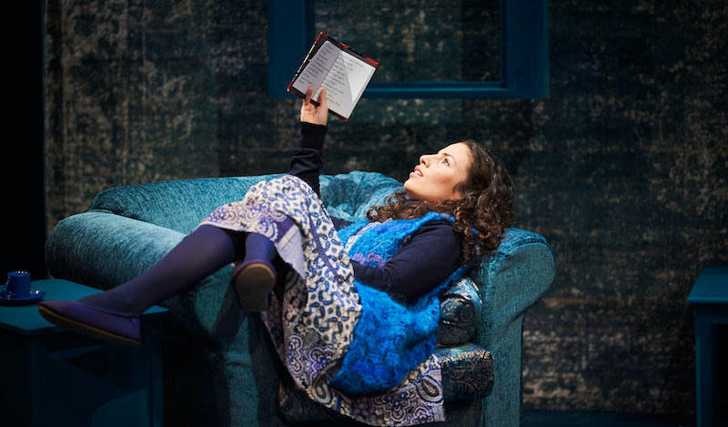 REVIEW: SISTER RADIO
"★★★★☆ Silence speaks" says Tom Ralphs of this <a href="/StellarQuines/">Stellar Quines</a> @PITLOCHRYft <a href="/PearlfisherScot/">Pearlfisher</a> co-pro at the <a href="/traversetheatre/">Traverse Theatre</a>

alledinburghtheatre.com/sister-radio-s…

The chords struck by its exploration of loneliness, betrayal and co-dependency go far beyond its context.