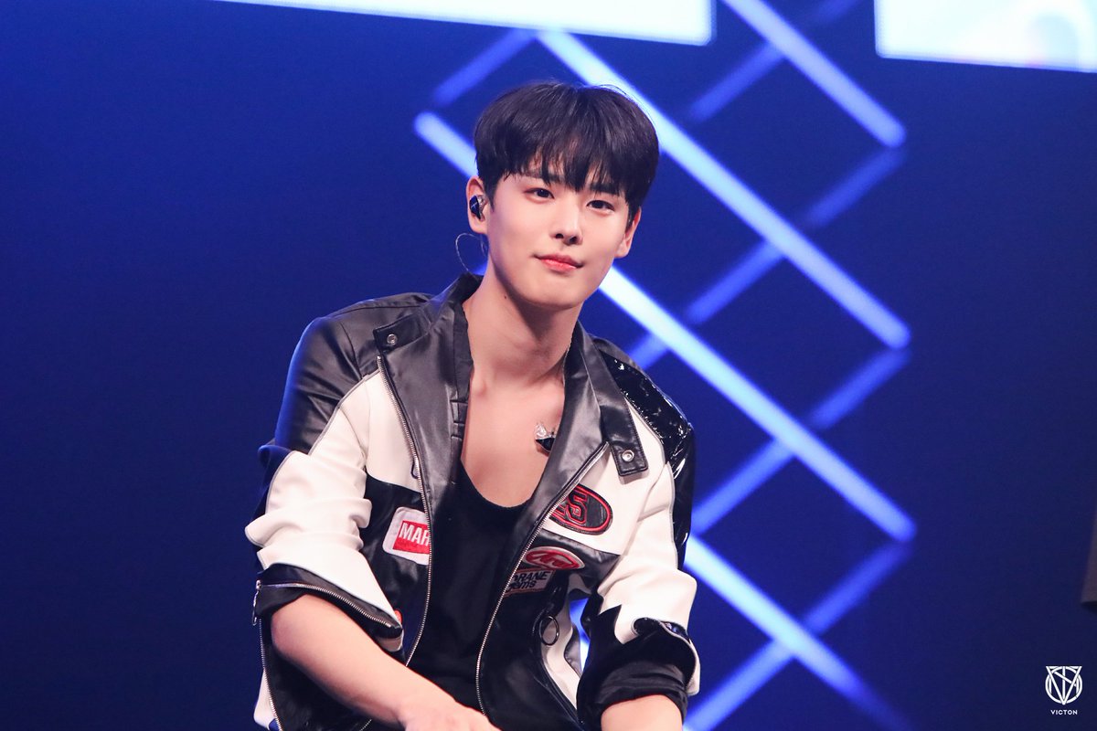 Ss_Blueming's tweet photo. 뿅알아 생일 너무 축하해💛💙

#빛나는_병찬이의_26번째생일
#HAPPY_BYUNGCHAN_DAY https://t.co/x9UN1RthZv