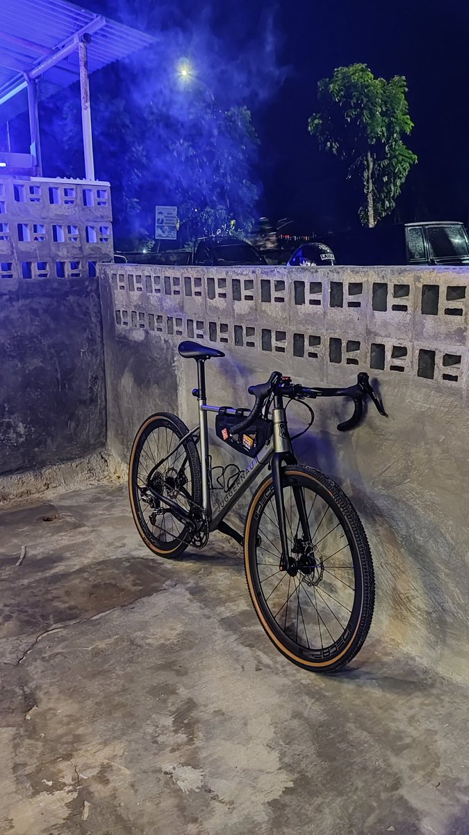 fajrinprtma's tweet photo. WTS gravel bike, atau Barter dengan Frameset fixedgear setara, wajib Size 55-56, detail part >ALT #fnfjb #jualgravel #jualroadbike https://t.co/dkbaKtTwPy