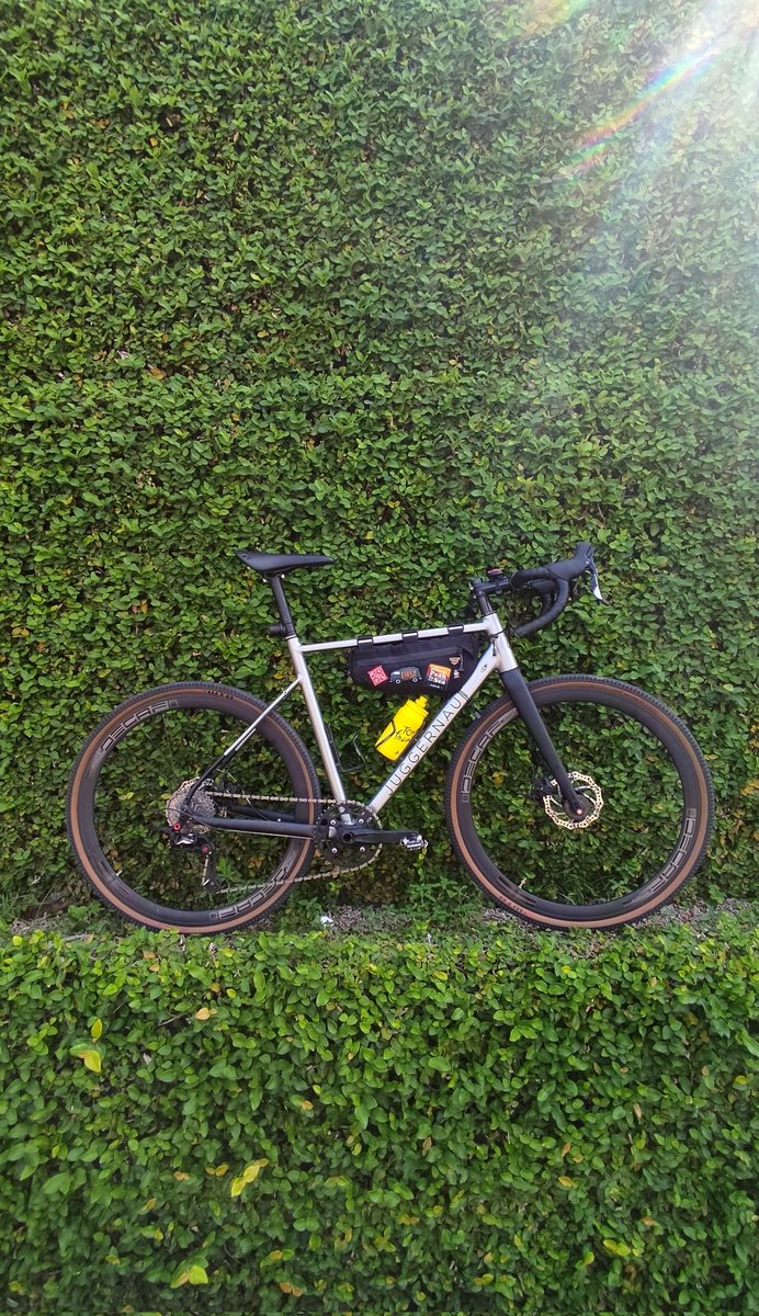 fajrinprtma's tweet photo. WTS gravel bike, atau Barter dengan Frameset fixedgear setara, wajib Size 55-56, detail part >ALT #fnfjb #jualgravel #jualroadbike https://t.co/dkbaKtTwPy