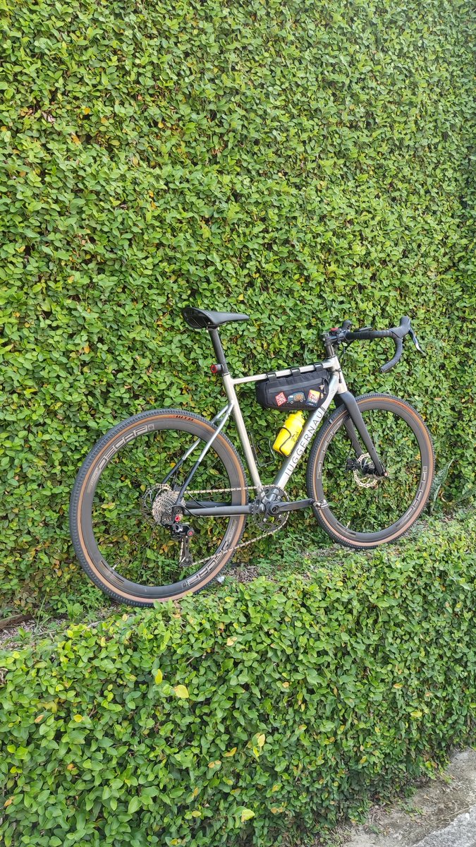 fajrinprtma's tweet photo. WTS gravel bike, atau Barter dengan Frameset fixedgear setara, wajib Size 55-56, detail part >ALT #fnfjb #jualgravel #jualroadbike https://t.co/dkbaKtTwPy