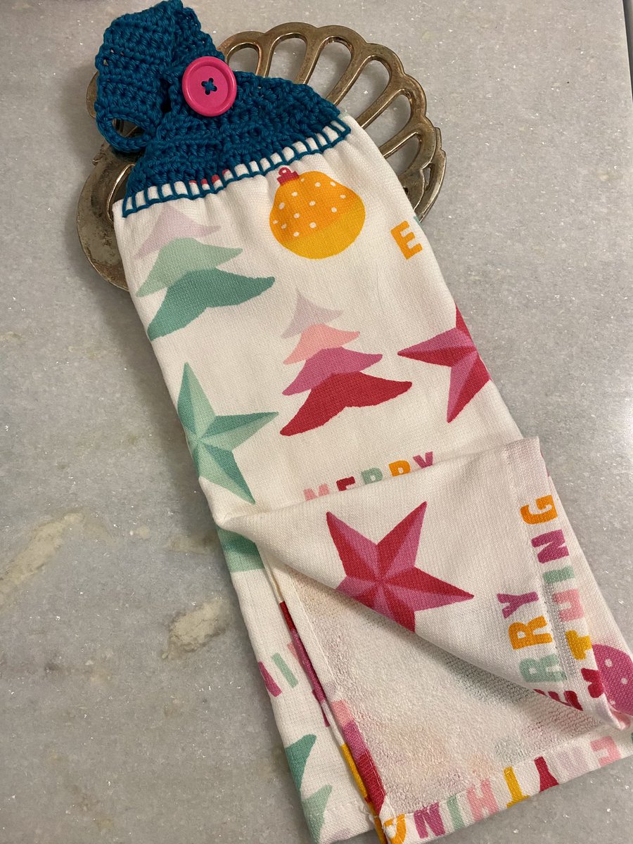 RCrocheting's tweet photo. 🌲20% off sale!🌲

https://t.co/udtoYZuNGZ

100% cotton hanging kitchen towel with a coordinating 100% cotton crochet top with button closure.

#christmasdecor #christmasdecorations #christmasgiftideas #housewarming #SecretSanta https://t.co/zcBLMTBP2x
