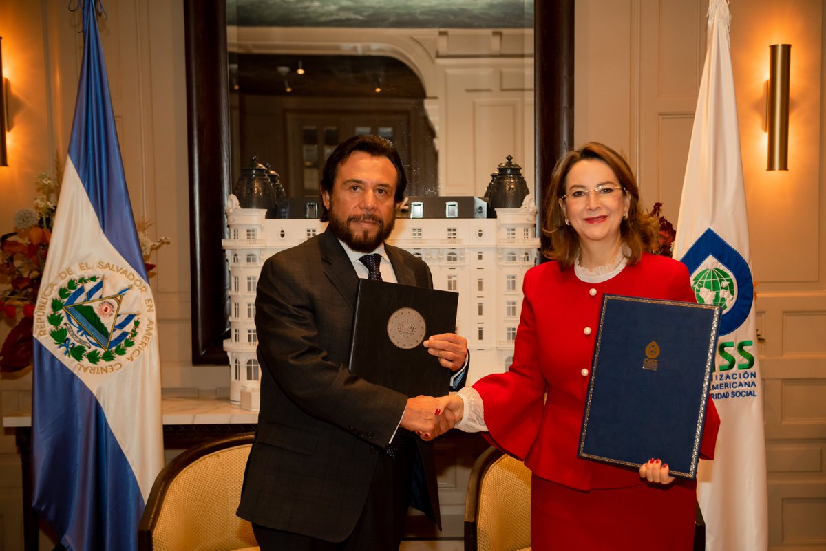 MauricioPenateG's tweet photo. Tuve el honor de participar en la firma del 📄✍️Memorando de entendimiento entre Escuela Superior de Innovación en la Administración Pública de nuestro país #ESIAP, y la @OissSec. https://t.co/u7liMrld5q
