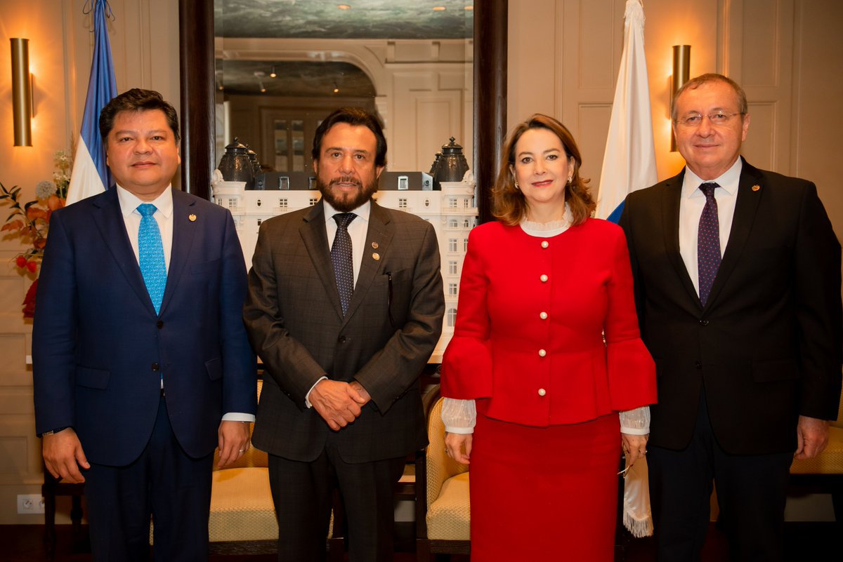 MauricioPenateG's tweet photo. Este documento fue suscrito por el Vicepresidente de El Salvador, @fulloa51, en calidad de Rector de la #ESIAP, y por @ginariano, Secretaria General de la
@OissSec. https://t.co/O2ZDcyqK6I