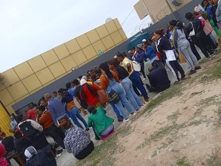 lefamorobe's tweet photo. Over 200 people turned up for 8 vacancies at an Engine Garage yet it is said South Africans dont want to work...

Jwang thou? https://t.co/yMFuZcUgu0