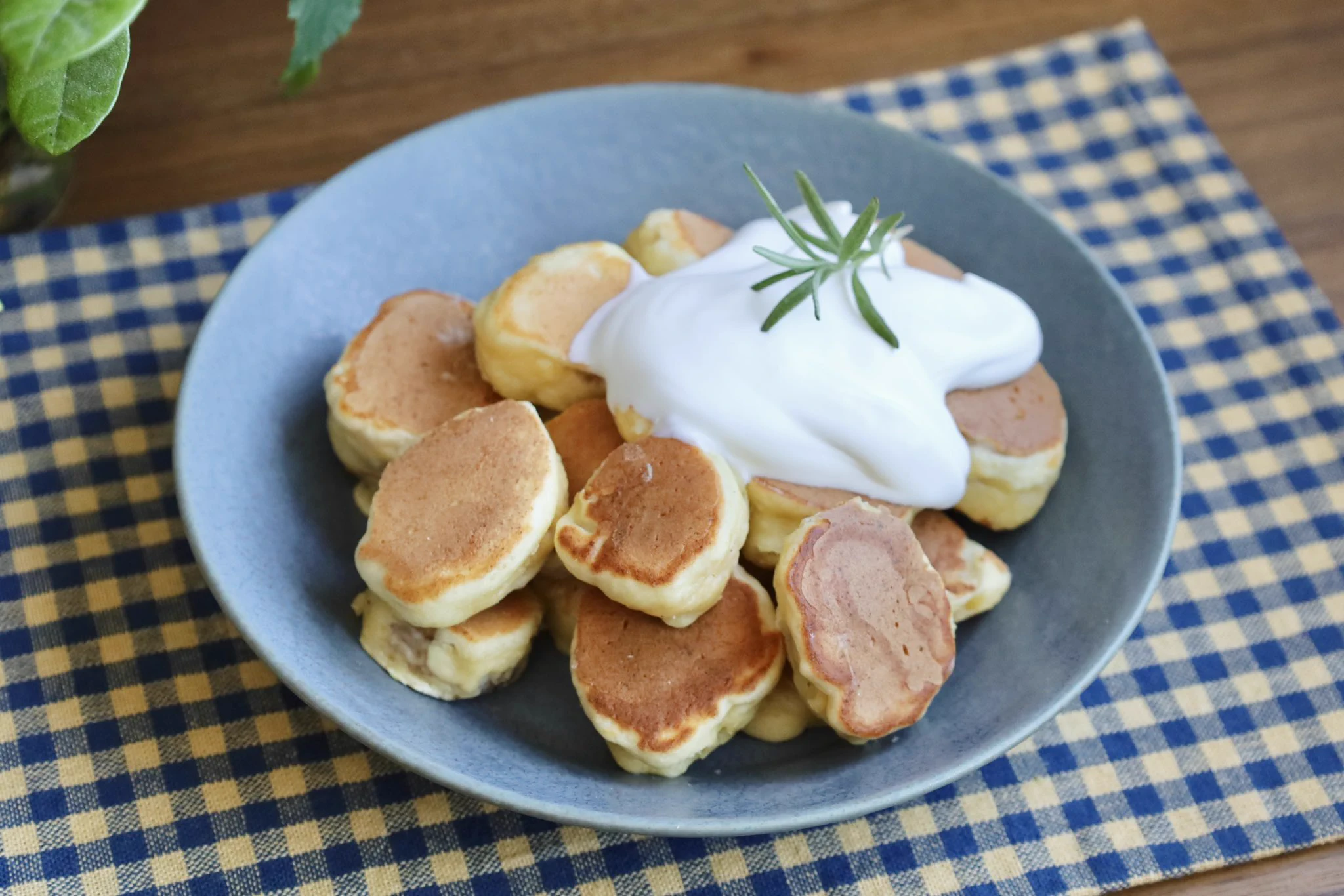 こんな方法があったとは！♪バナナを閉じ込めた小さなパンケーキが魅力的♪