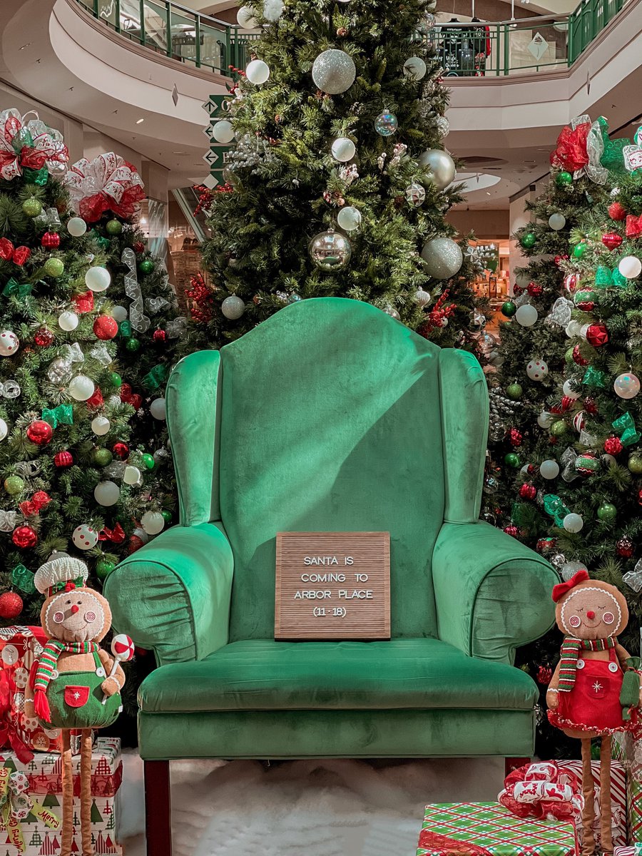 Santa's sleigh is on the way to Arbor Place! Join us Friday, November 18th as we welcome back the man in red, read him our wish lists, and enjoy fun family photos!
 🎅 Santa details: bit.ly/3Us6YxK
