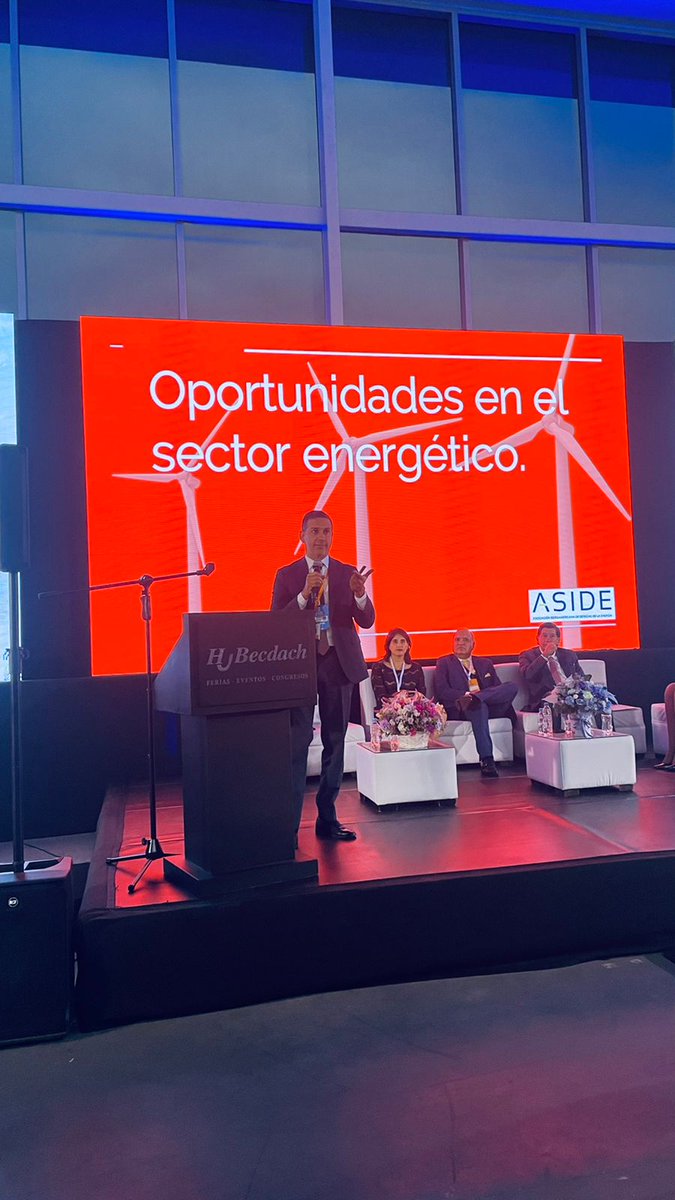 elmonominero's tweet photo. Nuestro director @steviegamboa se presentó en la XXII EXPO OIL &amp; POWER y expuso a la balsa ecuatoriana como producto estratégico para la transición energética global. Gracias a @hbecdach/@hjbecdachferias por la invitación y a @AIMAEcuador por su apoyo a la ponencia y contenido. https://t.co/lnQ2Xu2n3p