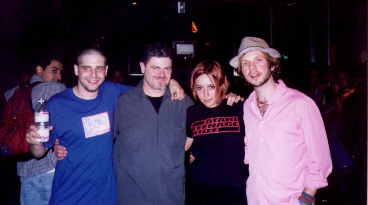 Los Ángeles, 2001 <a href="/_theproducer_/">ezequiel araujo</a> , <a href="/santaolallaok/">Gustavo Santaolalla</a>, <a href="/xmf_oficial/">Maria Fernanda Aldana Oficial</a>  y Beck !
 Por favor firma y compartí por un juicio justo para Cristian Aldana!!!
change.org/p/juicio-justo…