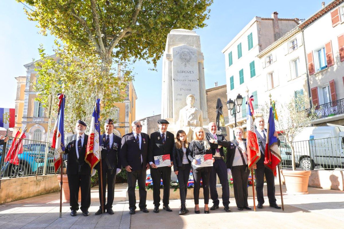 Nous étions réunis lors d'une belle cérémonie, où personnalités publiques, militaires, enseignants et parents ont célébré l’Armistice de la 1ère guerre mondiale. Manifestation précédée d'une messe célébrée par le Vicaire Didier Bouvet en la collégiale St-Martin.
#devoirdememoire