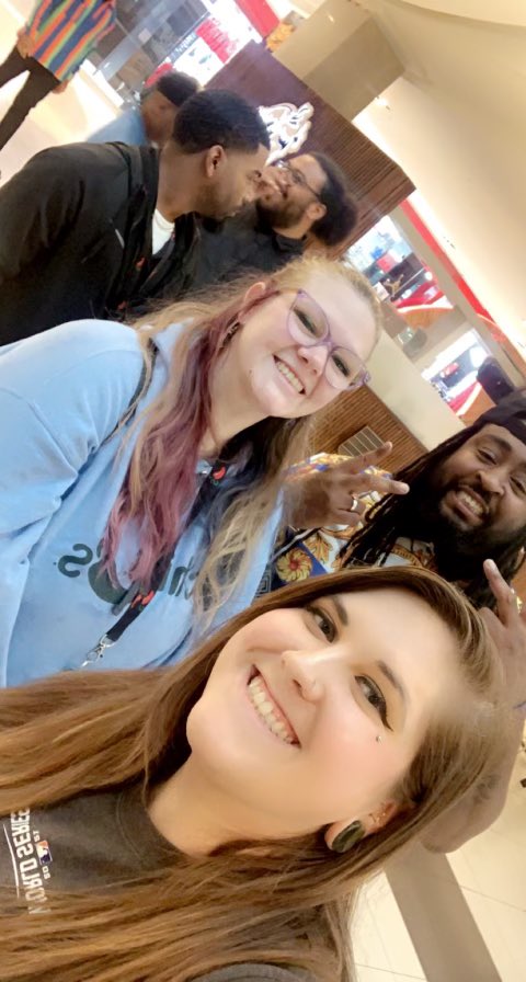 SimmoneChilis's tweet image. One of the coolest things about being a #chilihead is the fact that less then 6 months ago, the three of us were TMs at Chili’s Nasa and yesterday we got to spend time together as CSLs! It’s awesome you guys are a part of my #chilisgrow journey! 🌶 Shoutout to @HeatherArcenea5