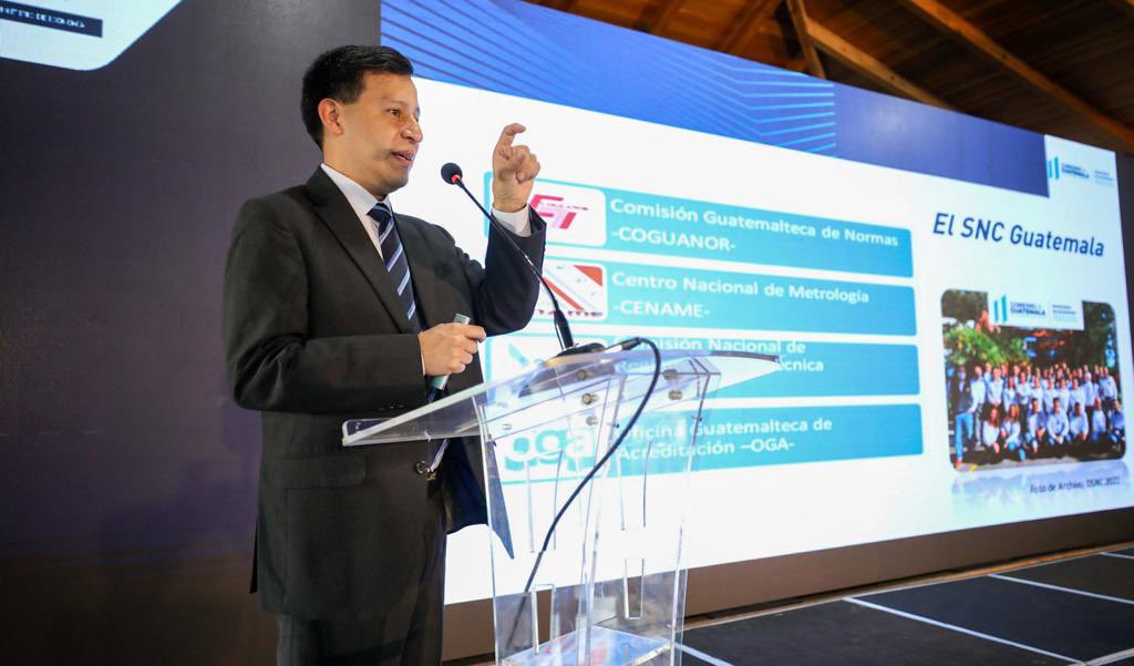 MINECOGT's tweet photo. Inicia el 2⃣día del foro "Competencia, Competitividad y Calidad para mejorar el Clima de Negocios, Desarrollo de MIPYMES y la Inclusión Financiera" con la sección de calidad, impartida por Carlos Archila, Secretario de la Dirección del @sncalidad 
 
#GuateAvanza https://t.co/ncHRVLc9L1