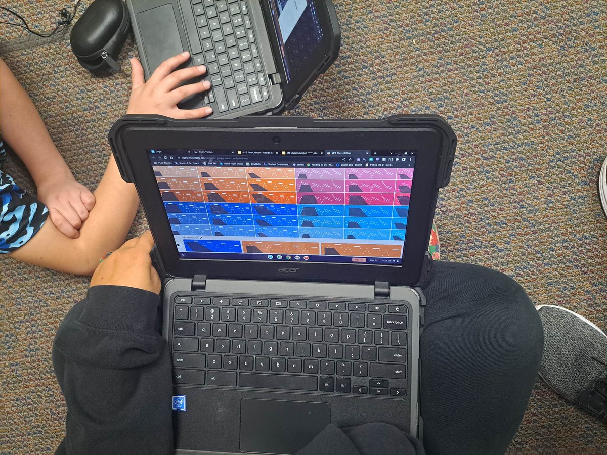 LeMusicEdTech's tweet photo. Reviewing form &amp; timbre with https://t.co/aX9TV9gTgZ before we create longer compositions with @soundtrap. 🎧🎼#edtech #musiced #TransformingEducation #SoundtrapPros @PLSDMusic @PLSD https://t.co/A3QHP53BlI