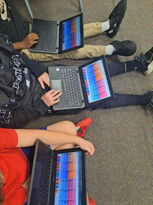 LeMusicEdTech's tweet photo. Reviewing form &amp; timbre with https://t.co/aX9TV9gTgZ before we create longer compositions with @soundtrap. 🎧🎼#edtech #musiced #TransformingEducation #SoundtrapPros @PLSDMusic @PLSD https://t.co/A3QHP53BlI