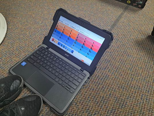 LeMusicEdTech's tweet photo. Reviewing form &amp; timbre with https://t.co/aX9TV9gTgZ before we create longer compositions with @soundtrap. 🎧🎼#edtech #musiced #TransformingEducation #SoundtrapPros @PLSDMusic @PLSD https://t.co/A3QHP53BlI