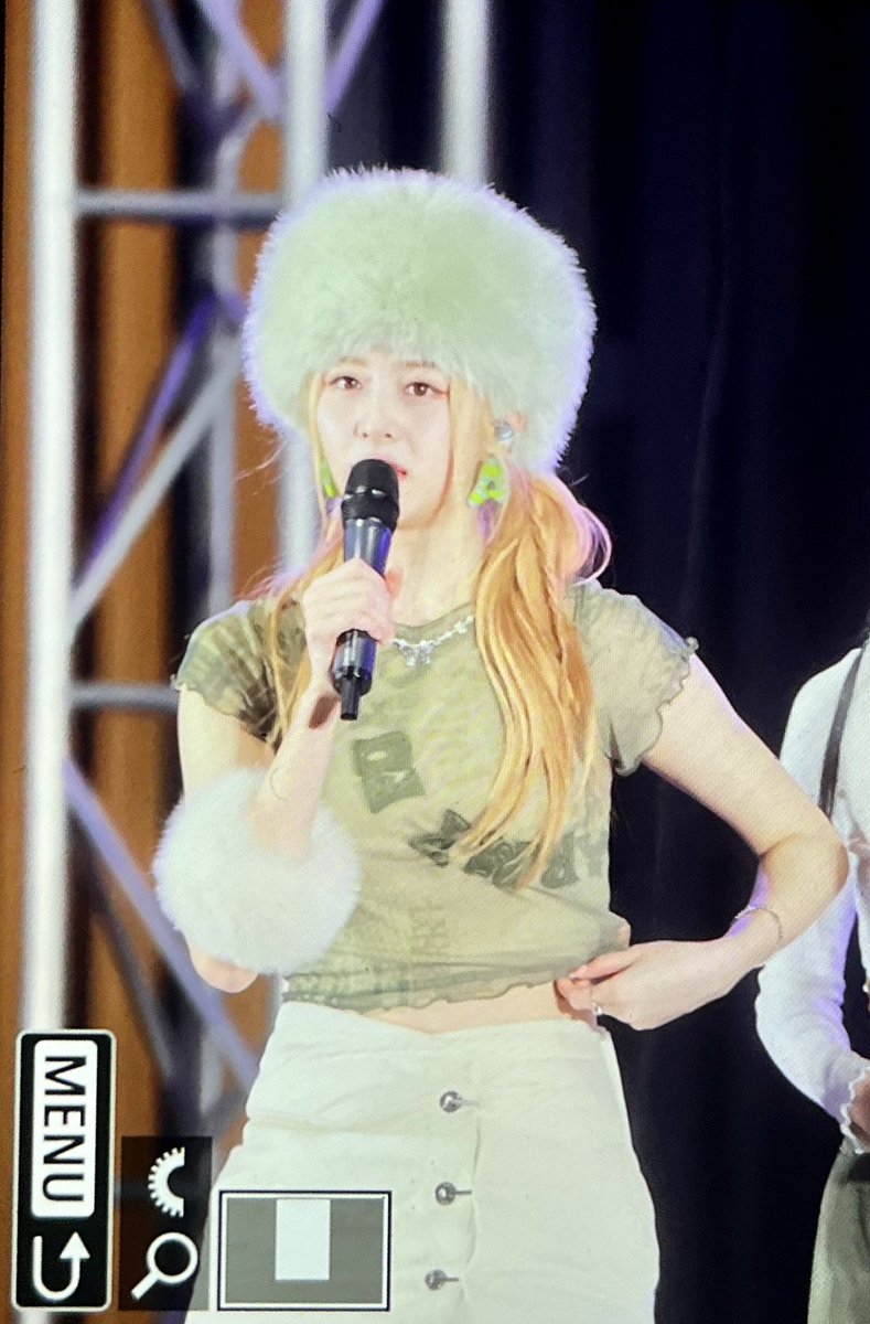 221111 윤진 프리뷰

우리 애깅 ㅠㅠㅠㅠㅠ 보고샢었엉 ㅠㅠㅠㅠ 

#르세라핌 #허윤진