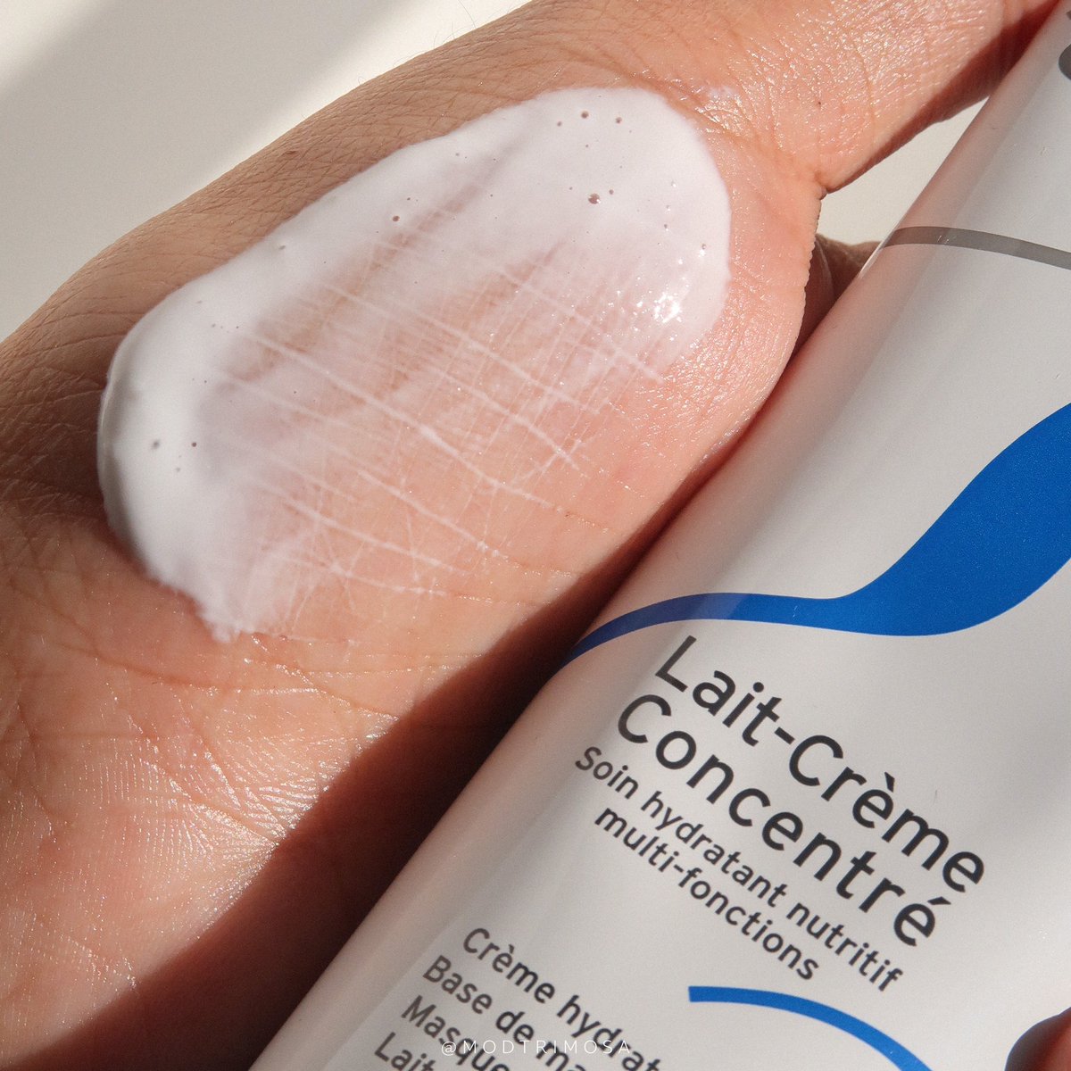 MODTRIMOSA's tweet photo. ตำในไทยแบบไม่ต้องพรีออร์เดอร์ได้แล้ว ครีม EMBRYOLISSE LAIT-CREAM CONCENTRE สกินแคร์ตัวดังที่หลายคนวอแว บอกเลยว่าชุ่มชื้นมากๆ ใช้แล้วหน้านุ่มมาก ไม่หนักผิว มีในตำใน KIS Beauty ชั้น 2 หลอดใหญ่ไม่แพงมากด้วย #ใช้จริงรีวิวจริง https://t.co/a9ZUL3ANoM