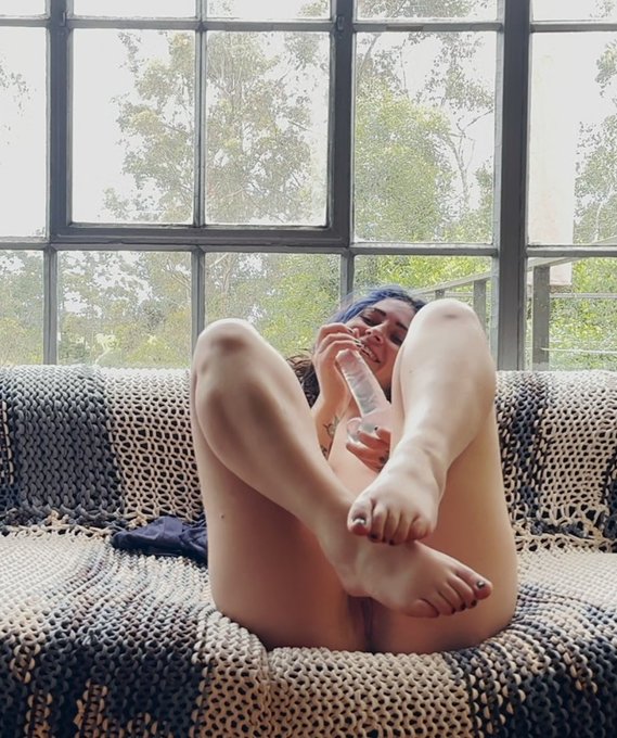 I think the smile on my face tells you exactly how much i love to ride a dick 😍🤭also i had good company