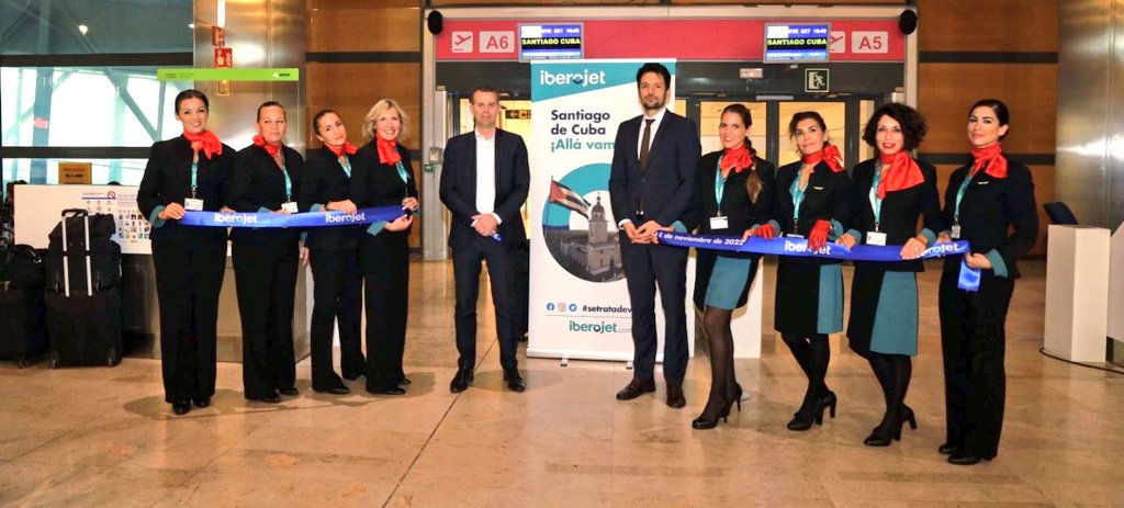 iberojetair_es's tweet photo. ✈️👏 ¡Hoy estrenamos vuelo a un destino increíble, ¡Santiago de Cuba!

Gracias a los que nos habéis acompañado hoy y a todos los pasajeros, ¡disfrutad #abordodeiberojet!

#destinosiberojet https://t.co/bGeeSiUCPj