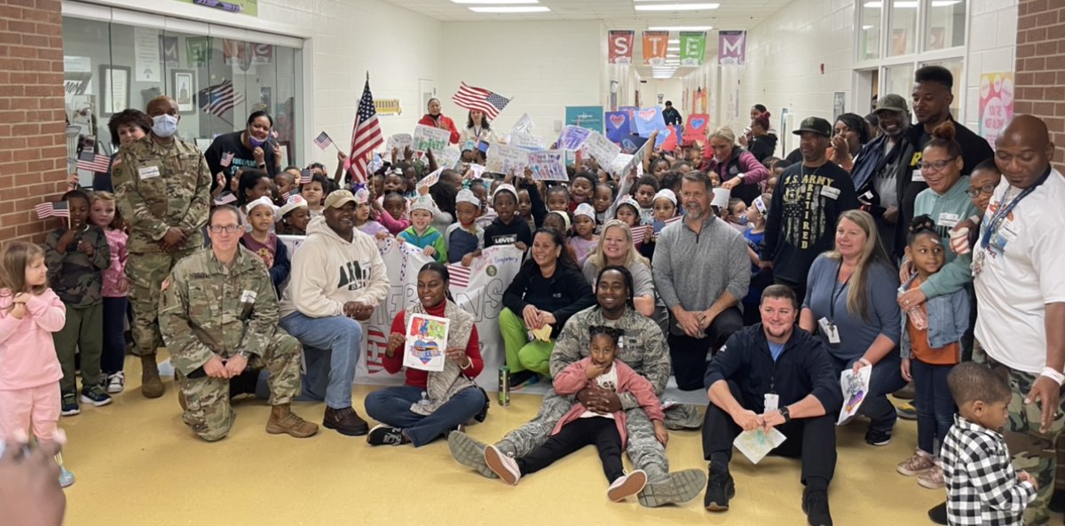 TES_hcs's tweet photo. #VeteransDay2022 #TEScommitted @HenryCountyBOE https://t.co/HtXzefKNn7