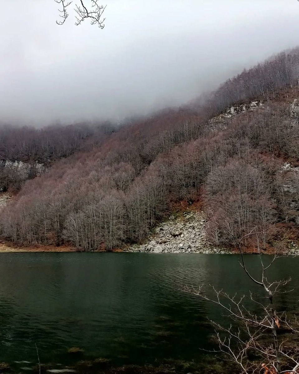ModenaDintorni's tweet photo. Nuvole al #LagoSantoModenese ☁️

Vi abbiamo mostrato il Lago Santo Modenese in ogni condinzione. E ora ve lo mostriamo senza il "vestito" colorato, e con le nuvole che si adagiano dolcemente sull'acqua 😍

📸 Ph ribellandomi | 
#modenaedintorni https://t.co/qJf5I7ccNJ