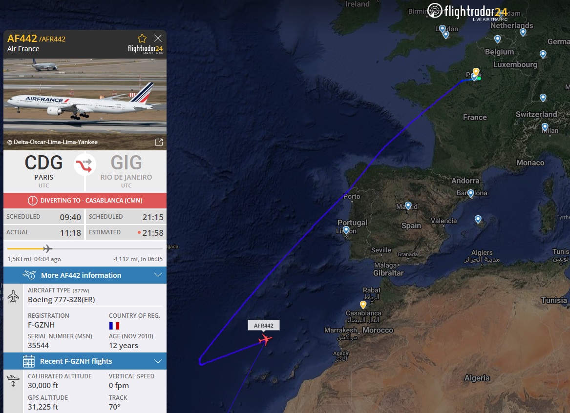 AirportWebcams's tweet photo. LIVE / INCIDENT: Air France #AF442 Paris/CDG to Rio de Janeiro/Galeao (Boeing 777-300ER F-GZNH) has turned back near the Canaries and is diverting to Casablanca, Morocco. Reason not yet known.

Track: https://t.co/7g6Q0ebqVY @flightradar24 https://t.co/RFV9MkmOct