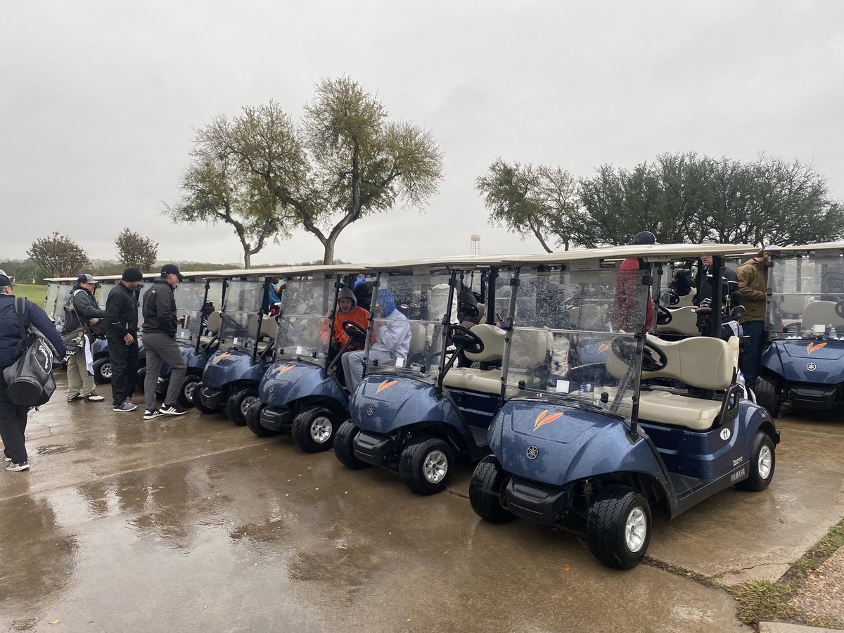 LadycatSoftbal1's tweet photo. Who loves Ladycat Softball? These dedicated golfers do!! We’re so thankful for our golfers who are braving the weather with us today for a good cause! #ladycatsoftball #golfingweather https://t.co/uuAmvgifgG