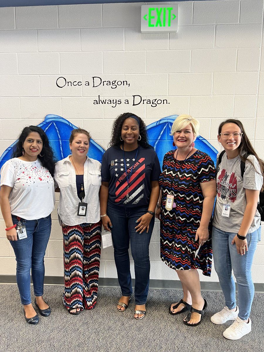TLTorresmath's tweet photo. Thank you Veterans!  Especially to our very own Ms Davis! @KDEdragons #KDEpride https://t.co/SoTe4aB87g