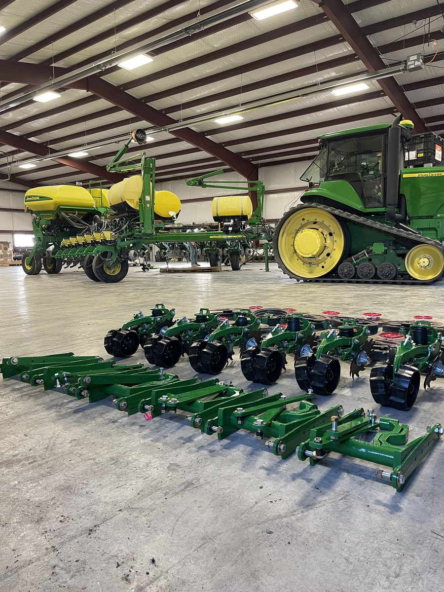 Cropwise1's tweet photo. The 1770 NT is coming along nicely.  We have most wear parts replaced, have cleaned up the liquid system, removed a compressor and we're starting on new shiny things!  M.P.G.A. 🇺🇸 #vapply #furrowforce #injectiontank https://t.co/T4pGFhQZBv