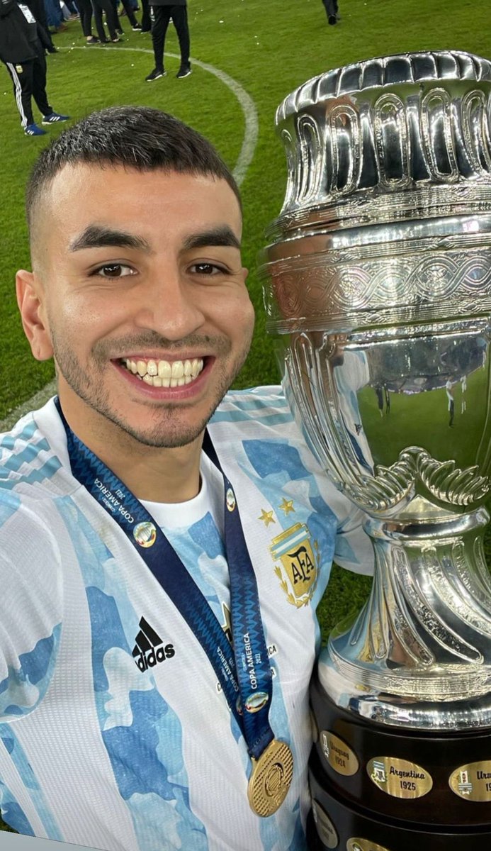 siempre_ciclon's tweet photo. Angelito Correa literalmente no le contó a los médicos de la Selección que tenía la herida del corazón abierta (!!!!) para poder estar en la Finalíssima y así tener chances de ir mundial. Debe estar destruido. 😰😰

Y yo también. https://t.co/J38pXxZgFU