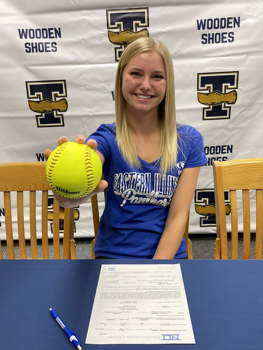 Congrats to Teutopolis Senior <a href="/emilykonkel2/">Emily Konkel</a> on signing with <a href="/EIU_Softball/">Eastern Illinois Softball</a> to continue her 🥎 Career @ the D-1 Level!! Emily is super excited to play D-1 🥎 &amp; is looking forward to being a Panther!! Good luck Emily!! #D-1Commit!!
<a href="/alkonkel/">Allen Konkel</a> <a href="/DerekKonkel/">Derek Konkel</a> <a href="/CindyKonkel/">Cindy Konkel</a> <a href="/ShoesSoftball/">🥎 Teutopolis Softball 🥎</a>