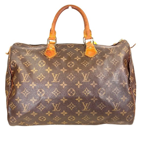 clarice918's tweet photo. So good I had to share! Check out all the items I'm loving on @Poshmarkapp #poshmark #fashion #style #shopmycloset #louisvuitton: https://t.co/0stayMVmWv https://t.co/nZLfUBUj37